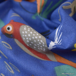 Tissu Coton Oeko tex imprimé Perroquets et Paresseux fond Bleu
