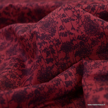Tissu coton popeline motifs fleurs prune fond grenat