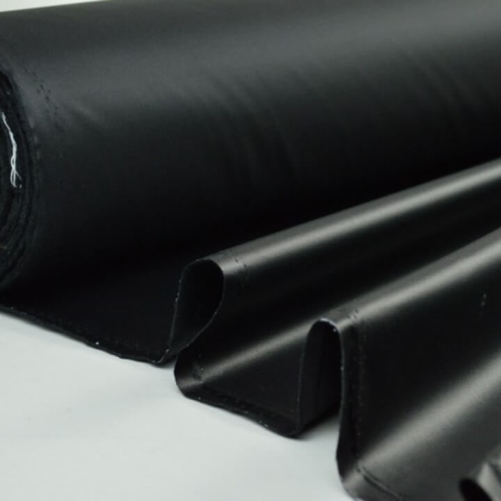Tissu leger imperméable étanche polyester enduit acrylique noir . 