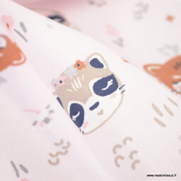 Tissu coton Anoki motifs têtes de panda roux et ratons laveurs fond rose - Oeko tex
