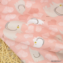 Tissu cretonne coton Febbey motifs éléphants et coeurs fond rose fané -  oeko tex