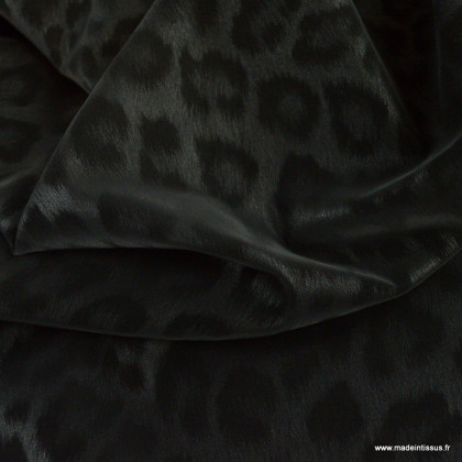 Tissu Softshell motifs léopard fond noir