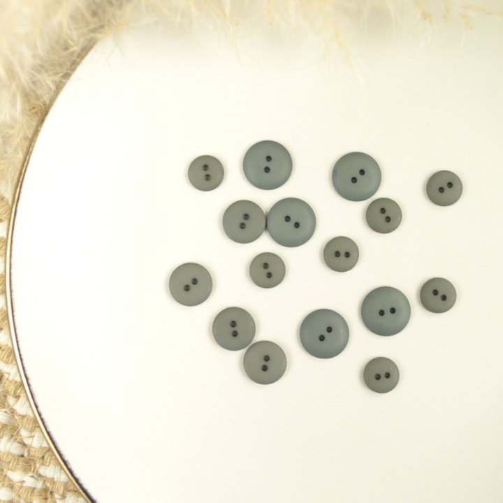Bouton couture mat polyester Gris