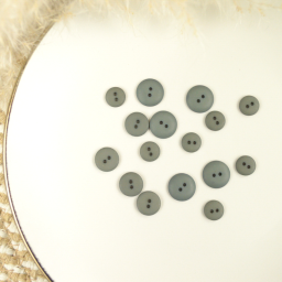 Bouton couture mat polyester Gris