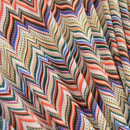Tissu Jersey de Viscose motif zig zag pêche