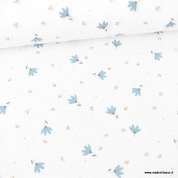 Tissu Double gaze Jefine motif fleurs bleu et naturel fond blanc - oeko tex