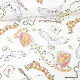 Tissu Harry Potter motifs chouette Hedwig, lunettes, écharpe, maison Gryffondor fond blanc