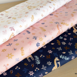 Tissu popeline Bio & oeko tex motifs girafes et fleurs fond rose - Poppy