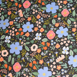 Tissu Rifle Paper en coton imprimé fleurs Wild rose fond noir - collection Primavera