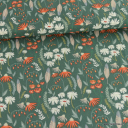 Tissu Art Gallery Fabrics collection Campsite motif fleurs et plumes fond vert