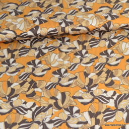 Tissu Satin motif fleurs écru et chocolat fond orange