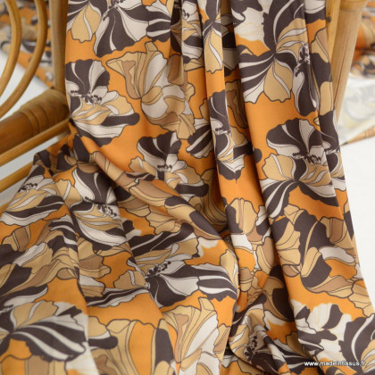 Tissu Satin motif fleurs écru et chocolat fond orange