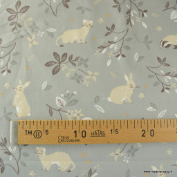 Tissu Coton Hermy motif hermine, lapin et blaireau fond gris pigeon - oeko tex classe 1