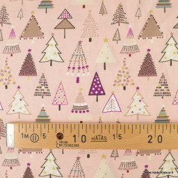 Tissu de Noël motif sapins de noël fantaisies fond rose - OEKO TEX