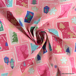 Tissu de Noël motif timbres et flocons fond rose - OEKO TEX