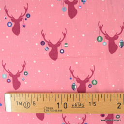 Tissu de Noël motif têtes de rennes fond rose - Oeko tex