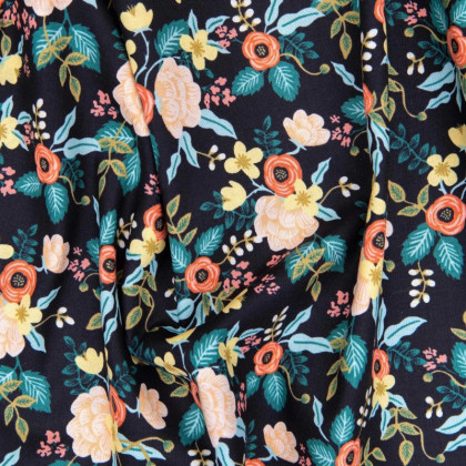 Tissu Rifle Paper en coton imprimé fleurs fond noir - collection Primavera