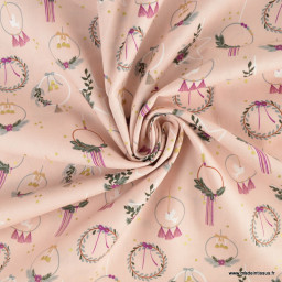 Tissu de Noël motif couronnes fond rose - Oeko tex