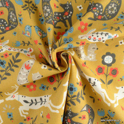 Tissu cretonne coton Graciane motifs animaux fond ocre - oeko tex