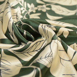 Tissu Satin motif fleurs écru fond vert