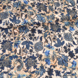 Tissu plumetis de viscose motifs fleurs indiennes bleues fond écru