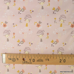 Tissu coton motifs Princesses et fleurs rosée- OEKO TEX