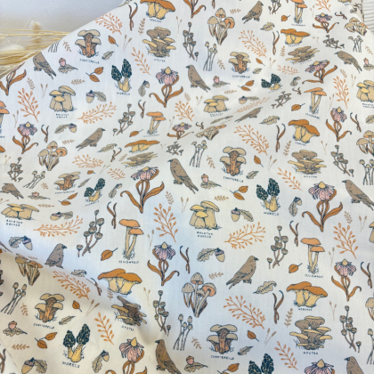 Tissu Cotton and Steel, collection Musroom Hunt motif fleurs, champignons et oiseaux - oeko tex