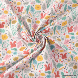 Tissu coton Redwood motif ecureuils, escargots, herissons et feuilles de chêne