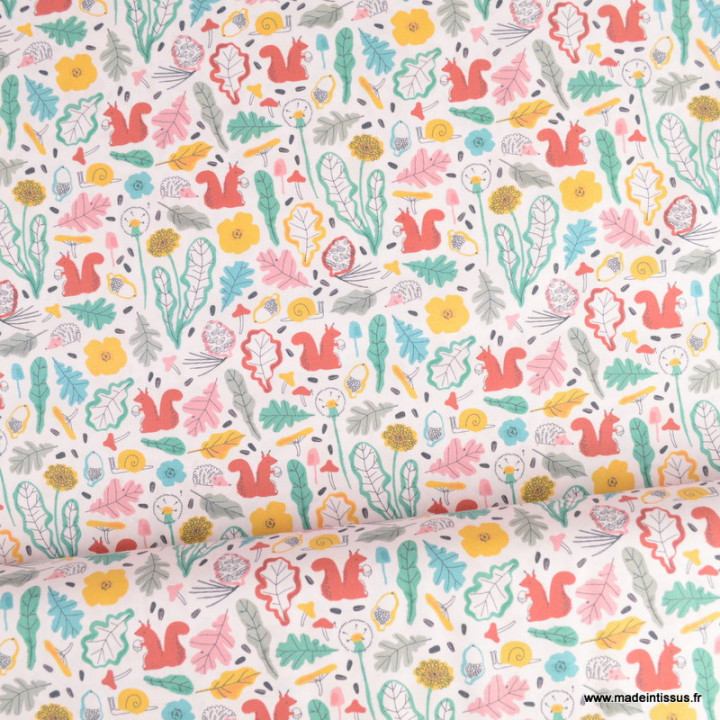 copy of Tissu coton Redwoodmotif ecureuils, escargots, herissons et feuilles de chêne
