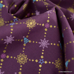 1 coupon de 44 cm Tissu de Noël Atis motif graphique sapins et étoiles or fond prune - Oeko tex