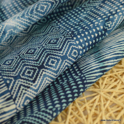 Tissu Viscose Batik graphique bleu