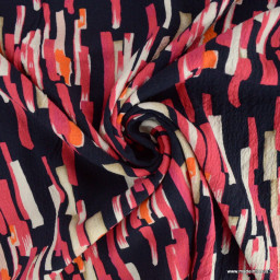 Viscose gaufrée motif graphique rose fond bleu marine