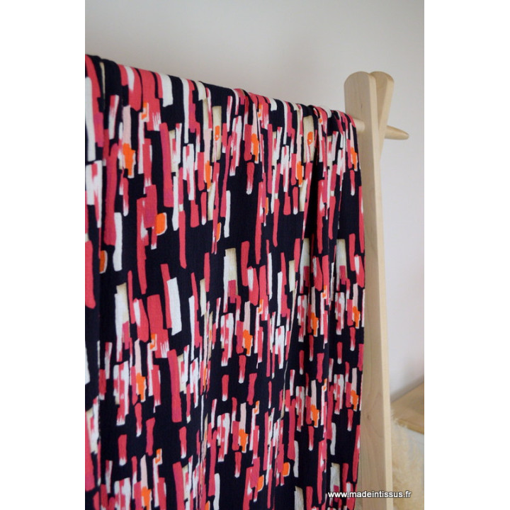 Viscose gaufrée motif graphique rose fond bleu marine