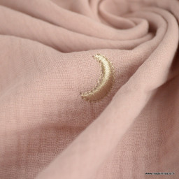 Tissu Double gaze brodée lunes et étoiles fond rose pale - OEKO TEX