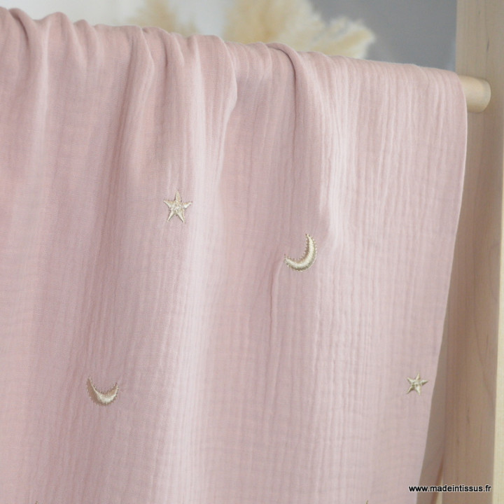 Tissu Double gaze brodée lunes et étoiles fond rose pale - oeko tex