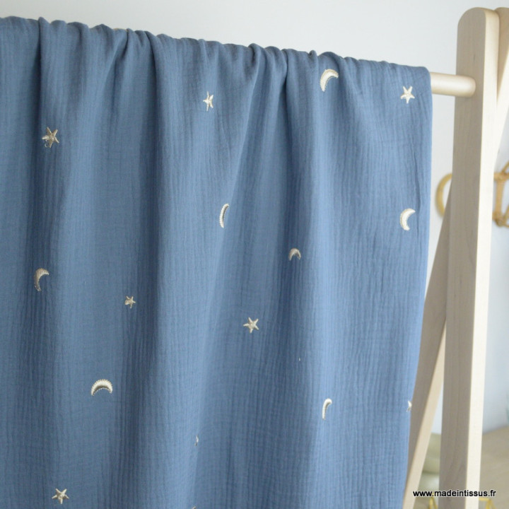 Tissu Double gaze brodée lunes et étoiles fond bleu jean - oeko tex
