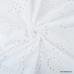 Tissu broderie anglaise coton blanc - Eglantine