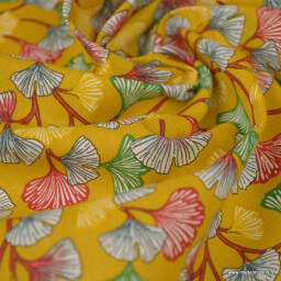 Tissu coton imprimé feuilles de Ginkgo Aphrodite fond Safran - Oeko tex