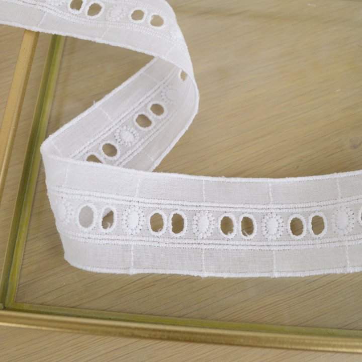 Broderie Anglaise blanche Emeline - 40 mm