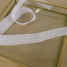 Broderie Anglaise blanche Odette - 20 mm