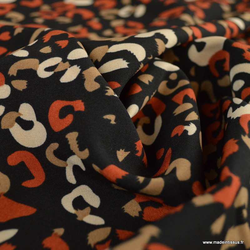 Coupon De Tissu Floqué Léopard 5 Mètres - Noir Avec Motifs Rouge Bordeaux, Largeur 140 Cm, Polyester, Pour Couture