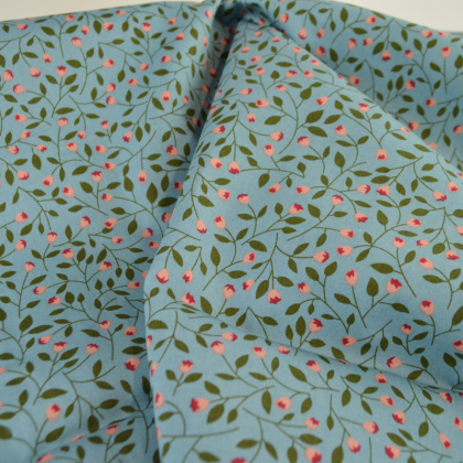 Popeline de coton Izzy motif fleurs fond bleu denim