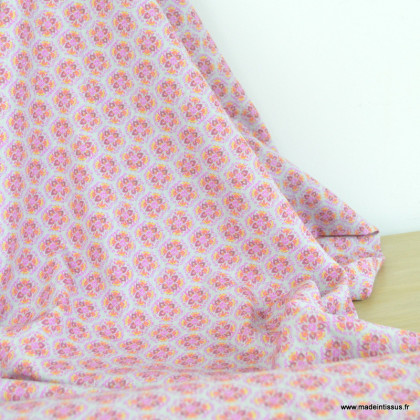 Tissu gauffré en coton motifs floraux graphique roses