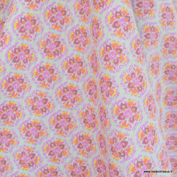 Tissu gaufré en coton motifs floraux graphique roses