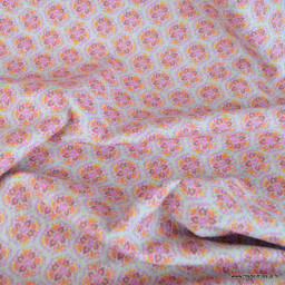 Tissu gaufré en coton motifs floraux graphique roses