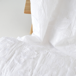 Tissu coton brodé blanc à fleurs frangées