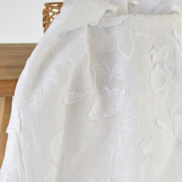 Tissu coton brodé blanc à fleurs frangées