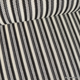 Tissu maille ajourée rayée noire et blanche – Chic et confortable