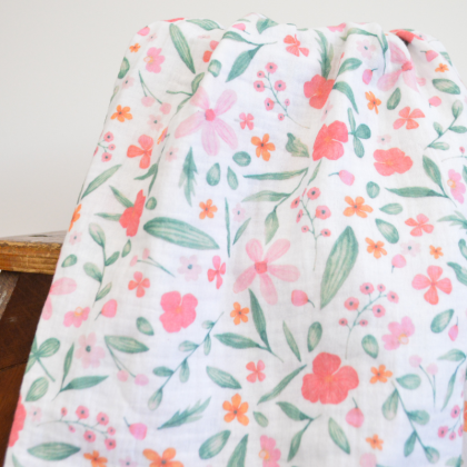 Tissu Double Gaze Fleurs Roses et Vertes – Fond Blanc