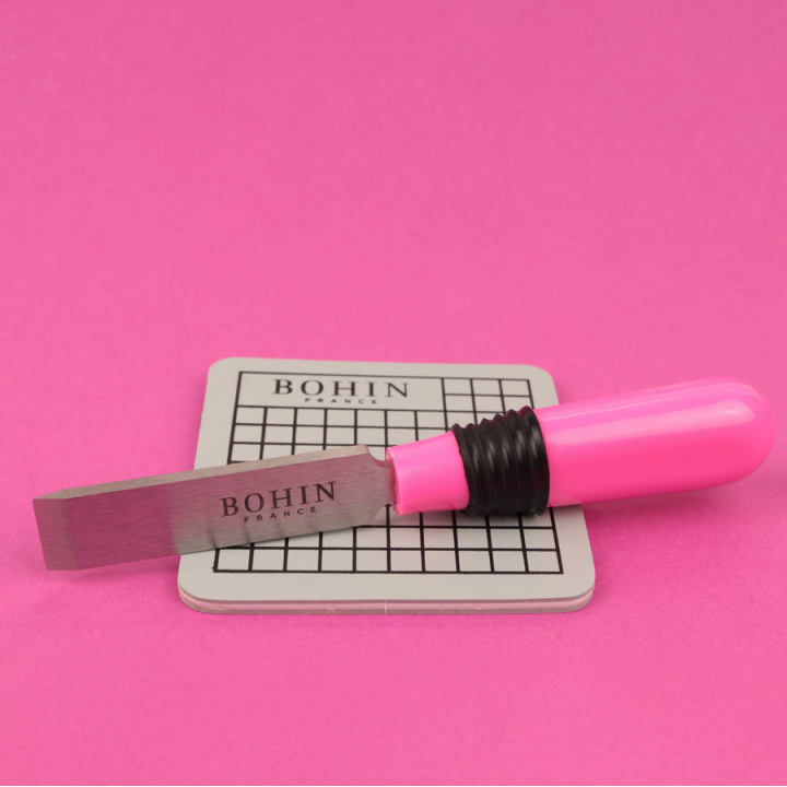 Coupe/Ouvre boutonnière avec support - Bohin